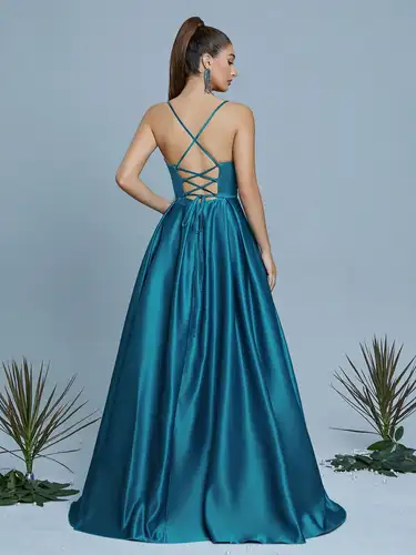 Imagen 2 del producto Vestido largo Mgiacy sexty con cuello halter y tirantes en la espalda