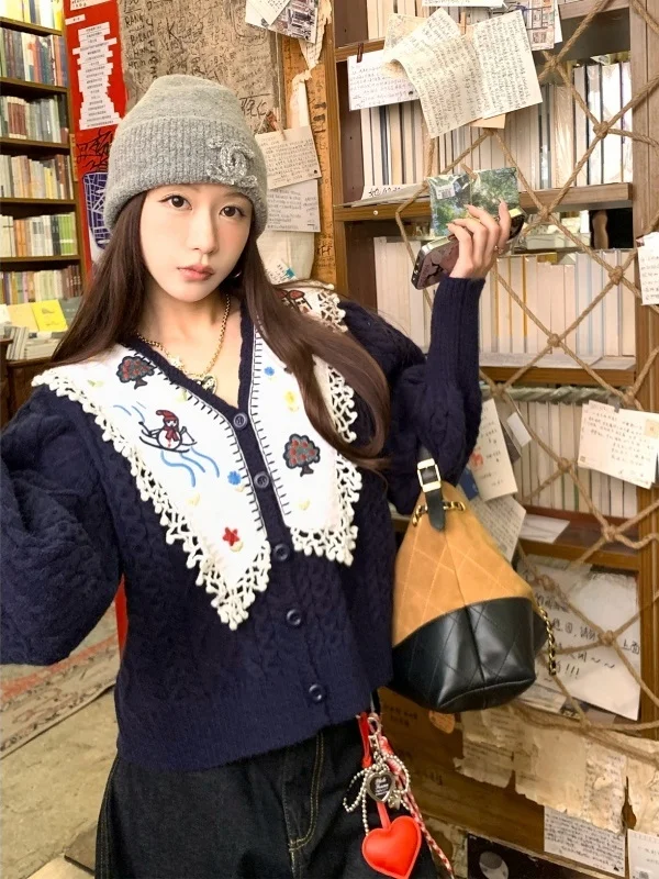 

Зимний вязаный свитер 2025 года для женщин: корейский ретро-дизайн, кружевной воротник, принтованный трикотаж, модный повседневный свитер с V-образным вырезом