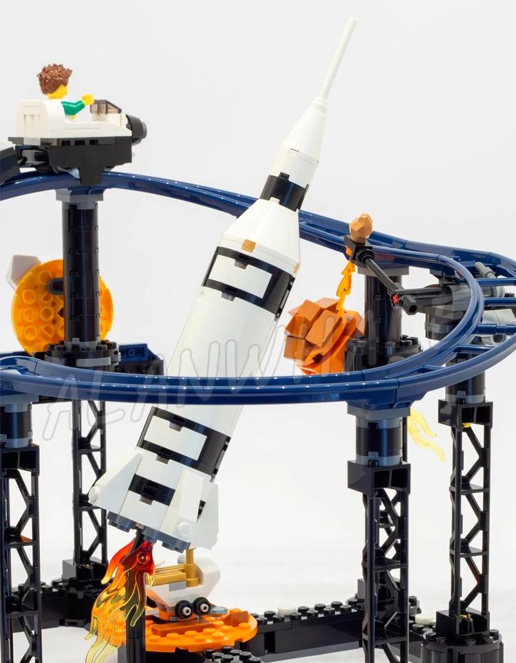 875pcs Creator 3in1 Space Roller Coaster DROP Tower Carousel นักบินอวกาศ 68000 Building Block ชุดใช้งานร่วมกับรุ่น