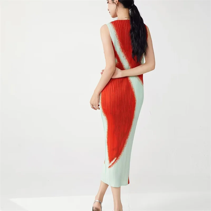 ใหม่ชุดราตรีชุดฤดูร้อน 2025 ชุดมิยาเกะหญิงความรู้สึกอาวุโส Niche การจับคู่สีชุด Elegant ชุดตรง