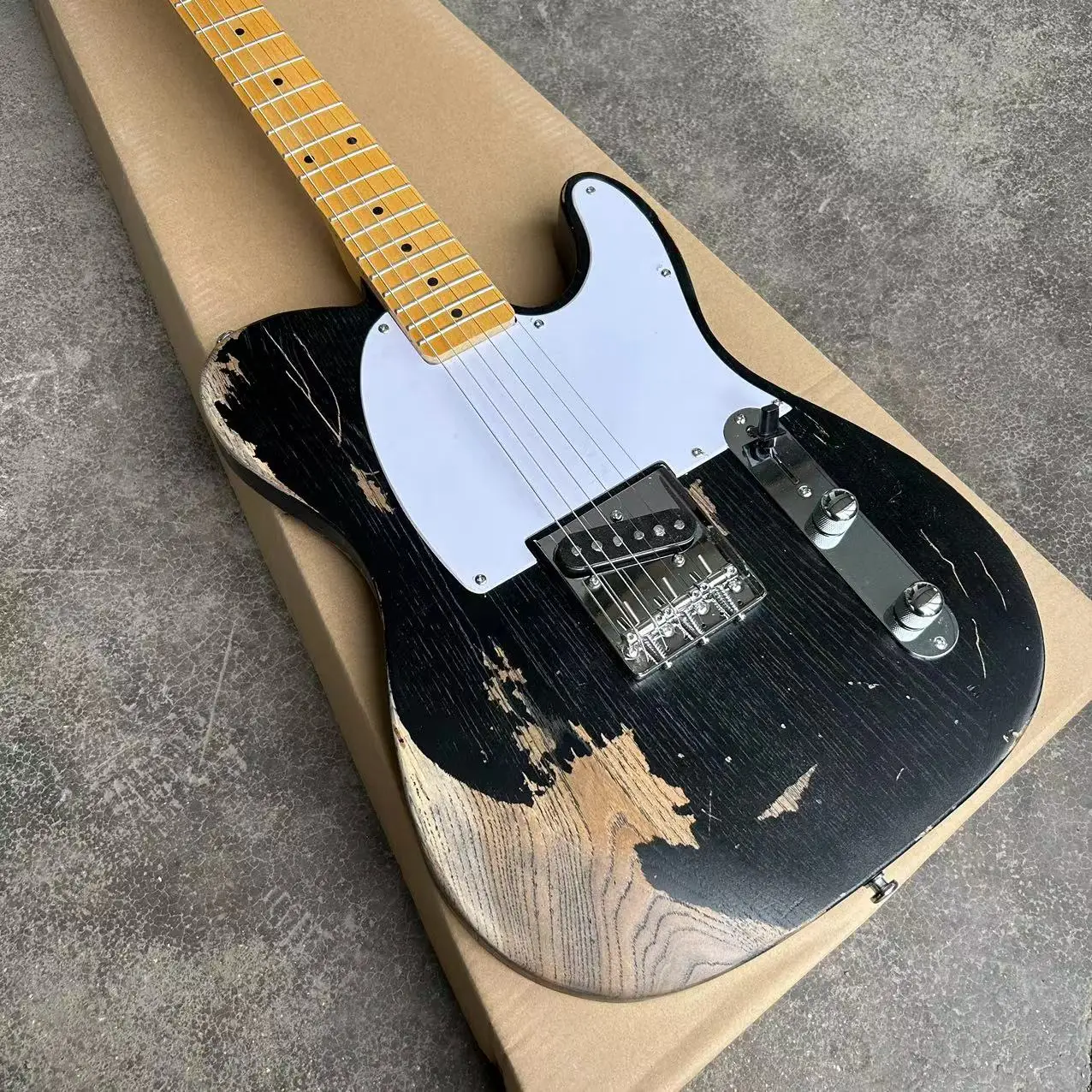 

Heavy relic black electric guitar