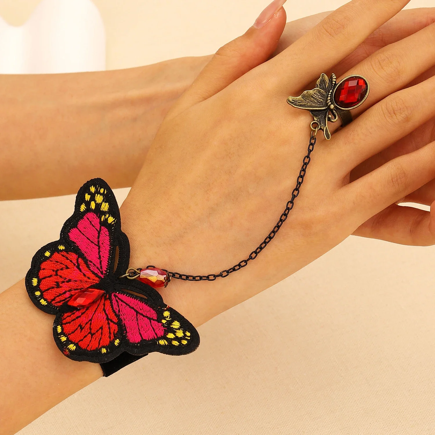 Braccialetti con dita in velluto a farfalla ricamati colorati creativi per le donne gioielli con imbracatura a catena posteriore con connessione