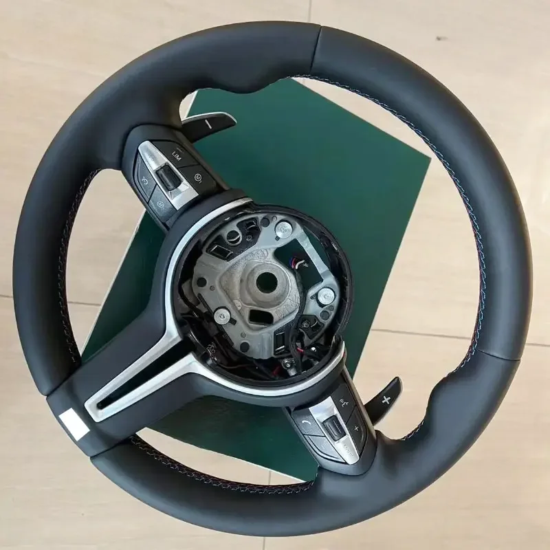 عجلة القيادة الجلدية المخصصة F30 F32 F10 F20 F07 F01 E46 E60 E90 M3 M4 M5 M7 عجلة القيادة ل