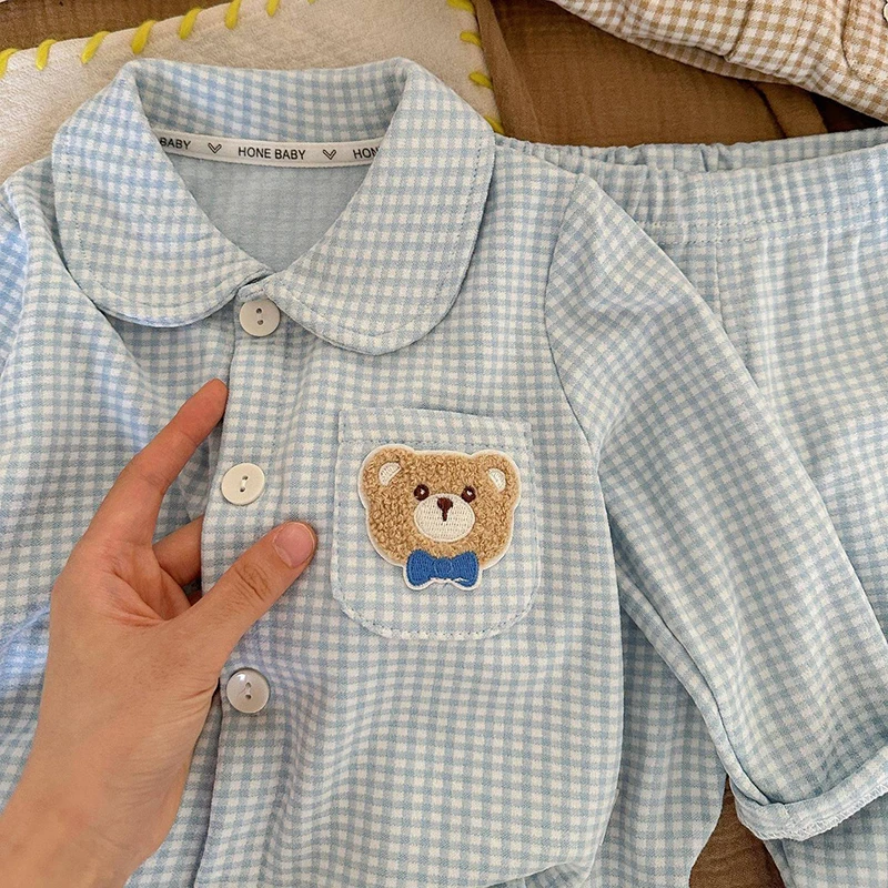 ملابس أطفال جديدة لخريف 2025 طقم بيجامات منقوشة للأولاد والبنات مطرز على شكل حيوانات لطيفة وياقة بيتر بان ملابس منزلية مكونة من قطعتين #4