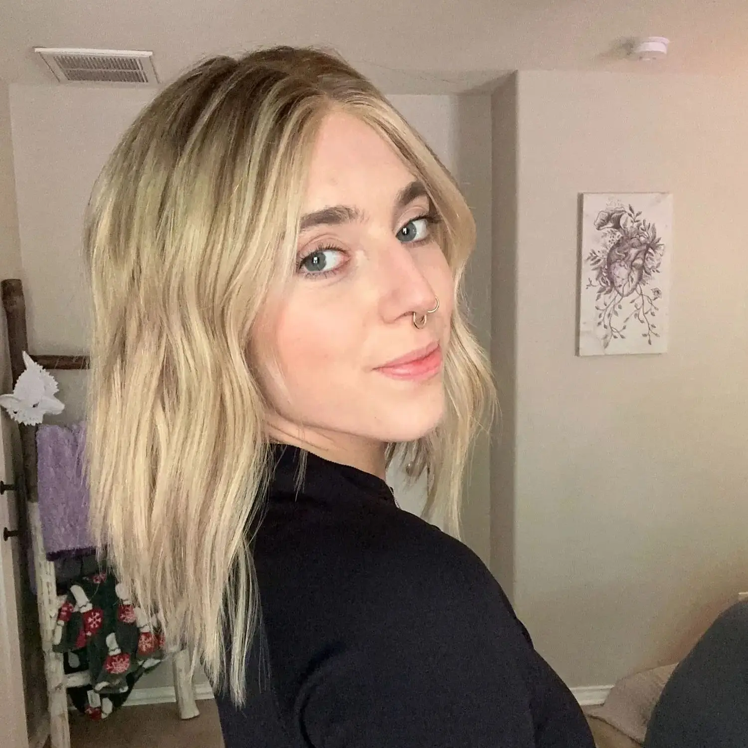 

Синтетический парик на плечо 14 дюймов, натуральные волнистые кружевные фронтальные парики, пепельно-русый женский парик, оригинальные заводские дешевые парики на распродаже