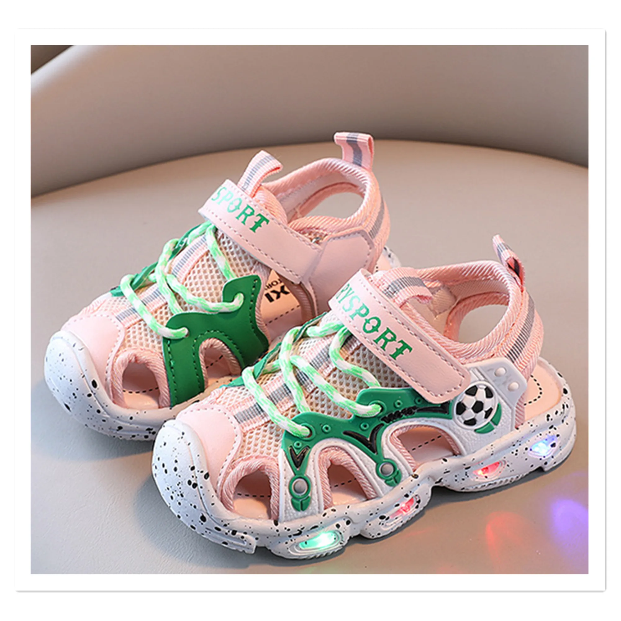 Children's Beach Sandals Flashlight Shoes 2023 Summer New Boys' Lightweight Sports Shoes Explosion Edition Girls' Soft Sole Sand