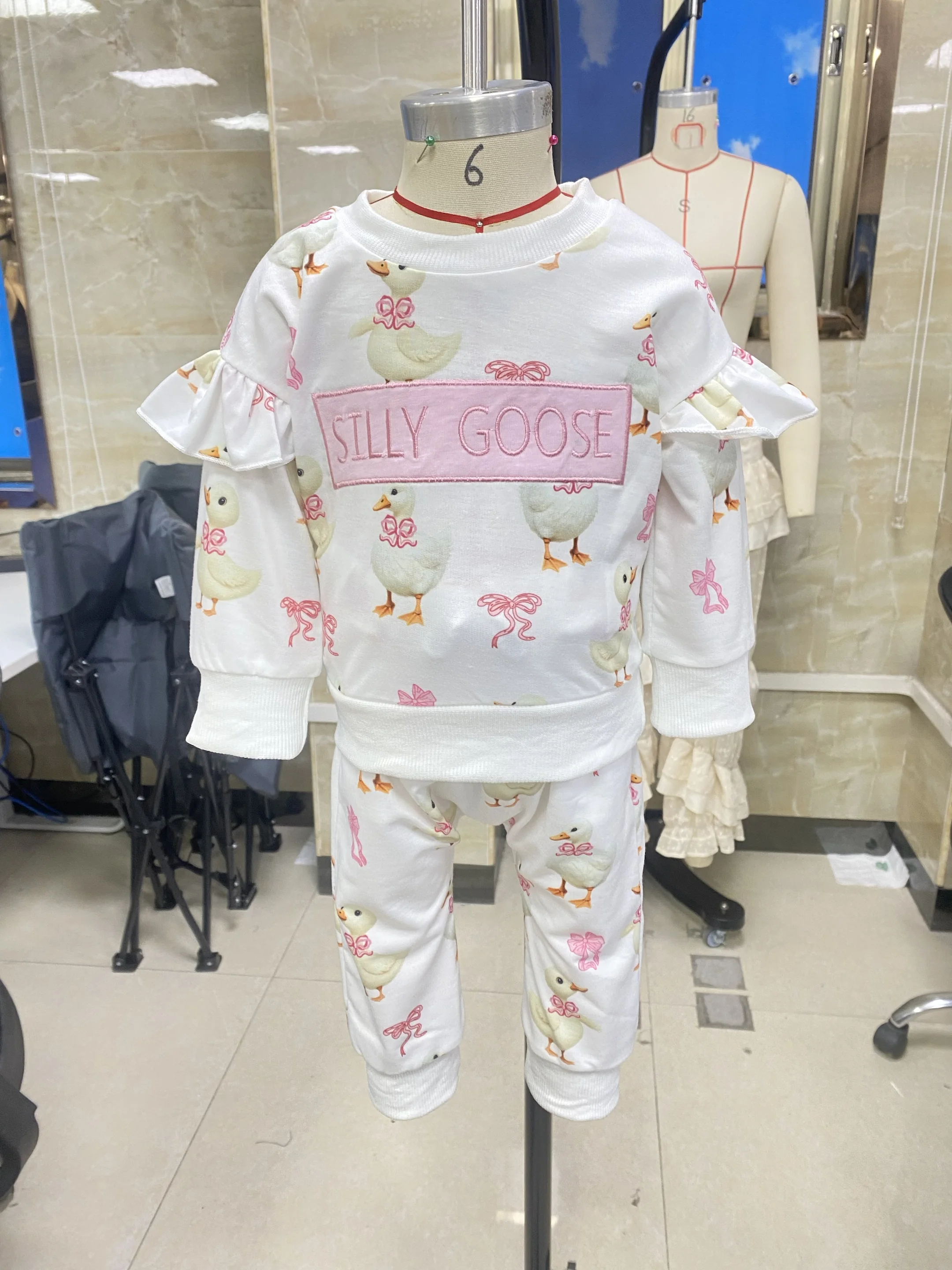 

Toddler Autumn Clothes Girls Fall Goose Print Letter Embroidery Long Sleeve Sweatshirt and Elastic Pants Set 2PCS Outfits