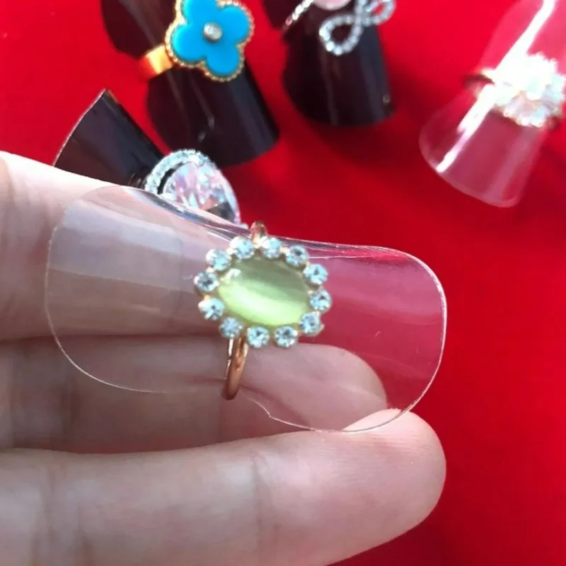 

100pcs Simple Acrylic Ring Card Slot Holder 2 Colors Plastic Jewelry Display Stand Accessories for Home Retail Use Wholesale
