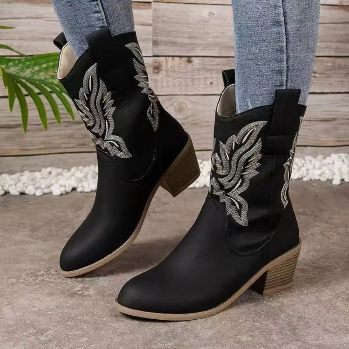 Women Western Boots Retro Floral Embroidered Cowboy Ankle Boots Pointed Toe Block Heel Slip‑On Casual Shoes