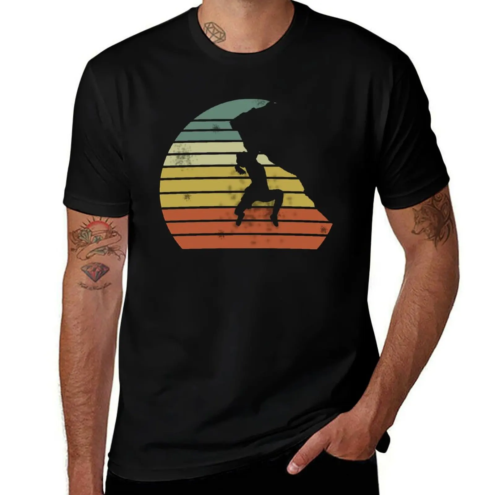 Climbing Rock Bouldering Distressed Retro Rock Climbing 80's Sun Graphic Gift For Men And Women T-Shirt