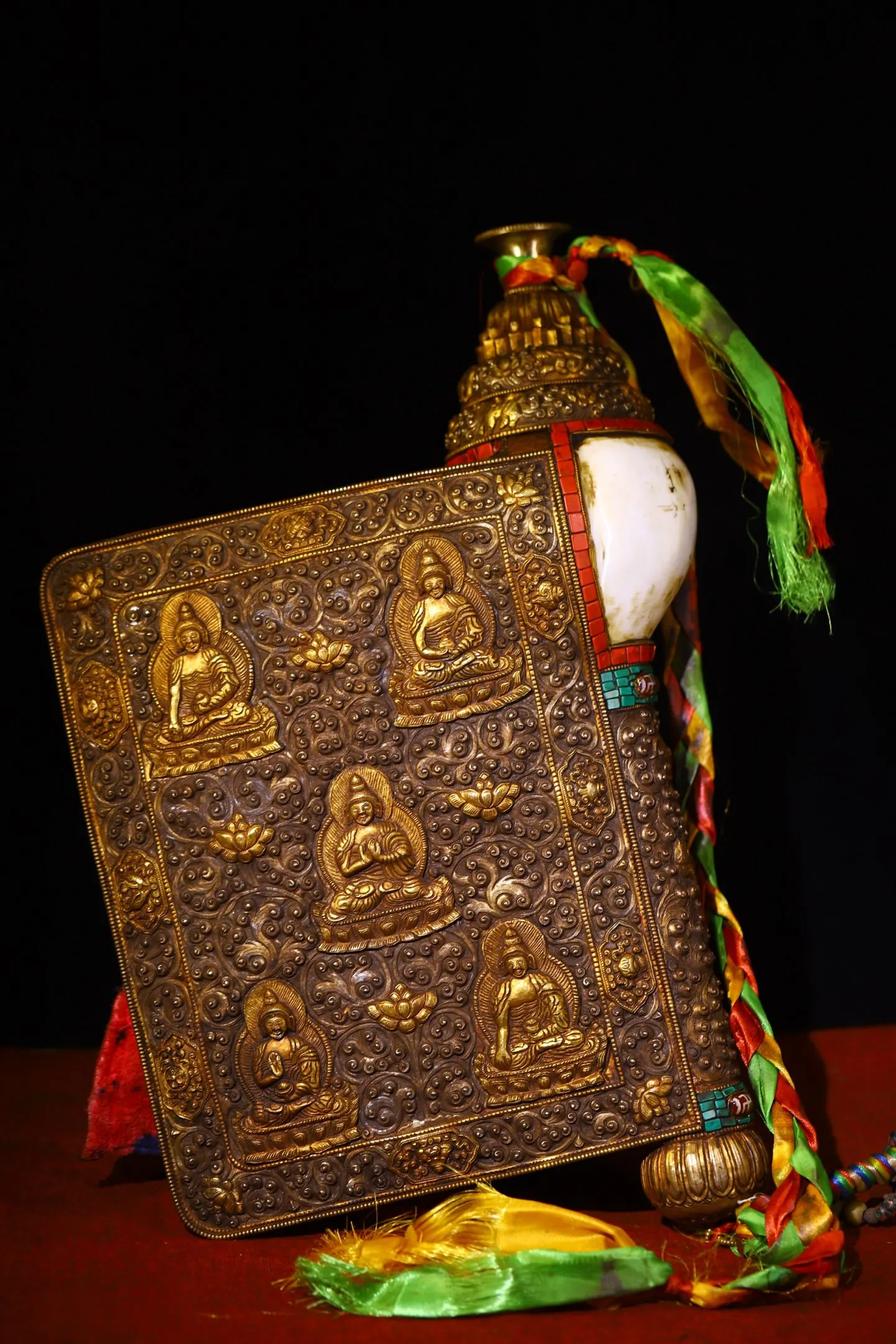 

19"Tibetan Temple Collection Old Natural Conch Mosaic Gem gZi Bead Turquoise Gilded Sakyamuni Buddha Conch Amulet Worship Hall