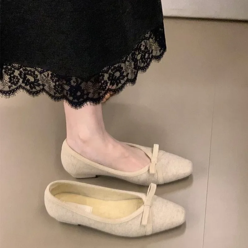 2025 جديد لطيف مزاجه الجلد المدبوغ ركاب أحذية نسائية القوس تنوعا الضحلة لينة وحيد الشقق