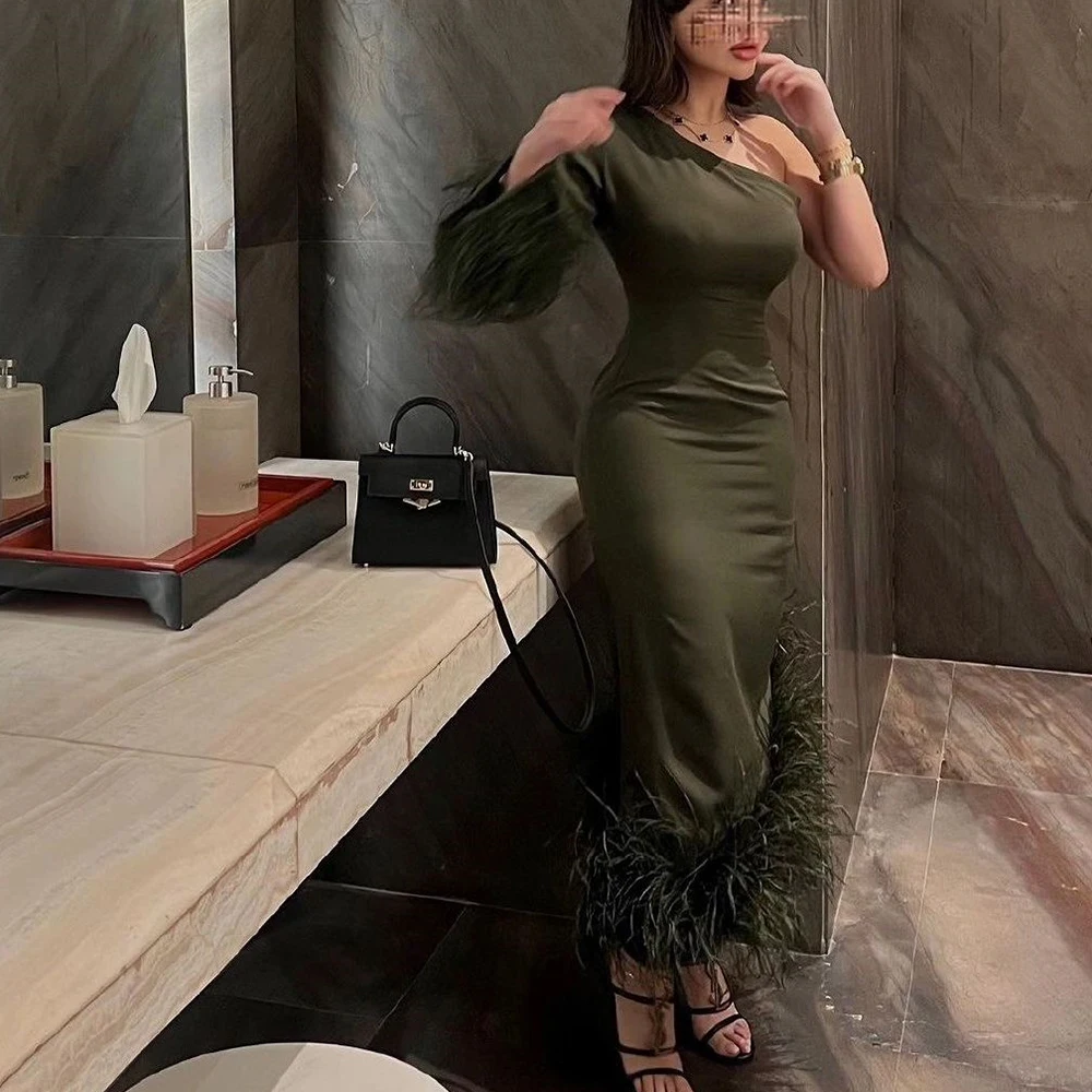 

Green Satin Elegant and Exquisite Feathers Evening Dresses Pleat Straight Ankle Length One Shoulder Long Sleeves Prom Party Gown