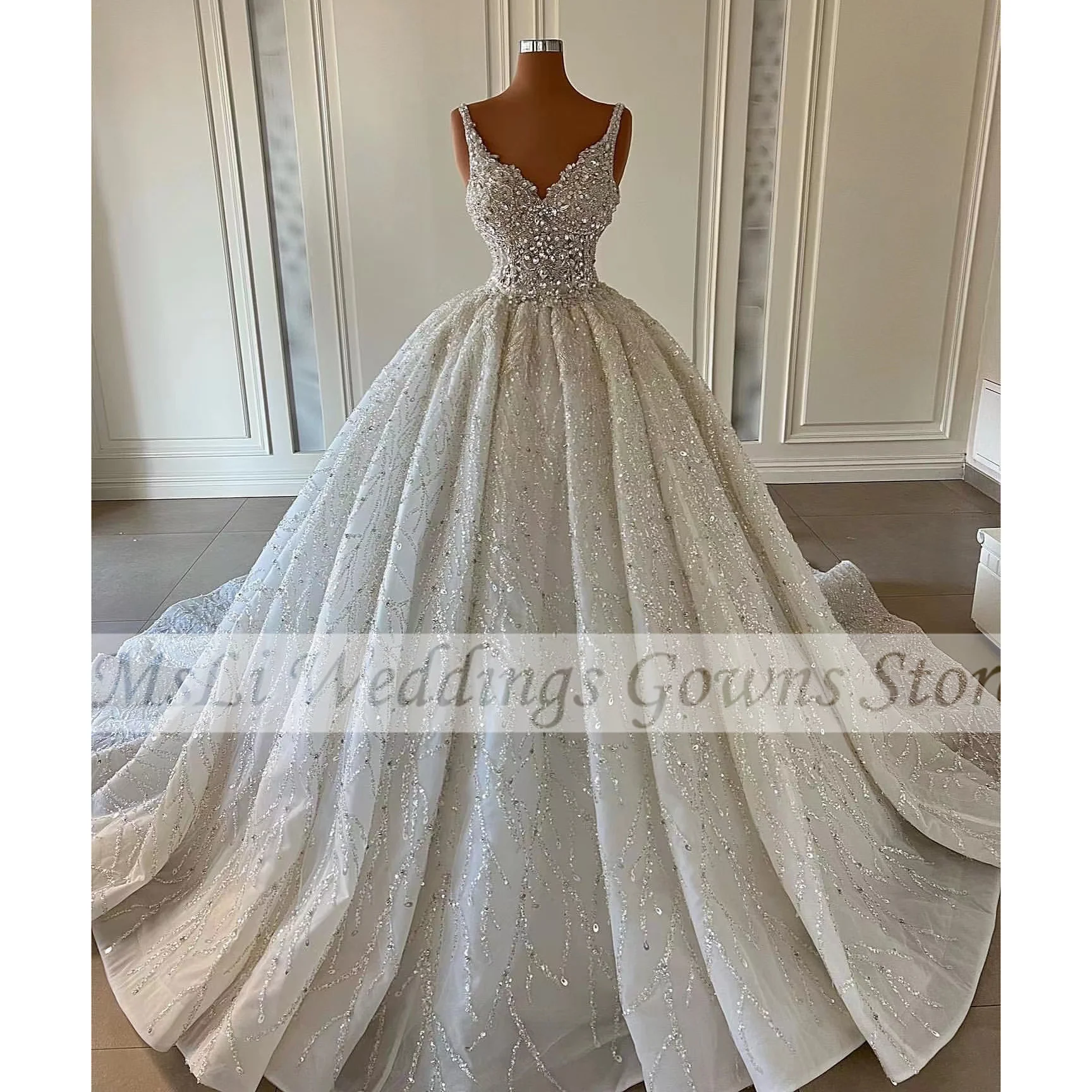 Luxury Sequined Wedding Dresses Beads Crystal Sleevelsess Couture Bridal Gowns Plus Size V Neck Bride Dress Vestido De Noiva