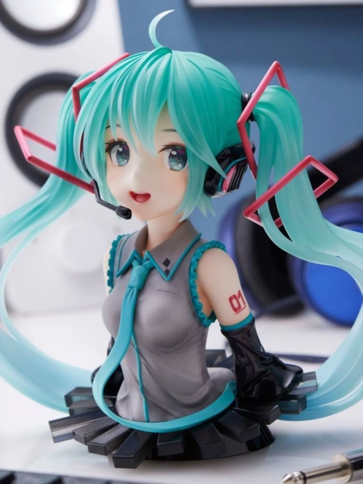 

Hatsune Miku Gk Model Anime Girl Desktop Case Cecoration Kawaii Doll Toy Holiday Gifts