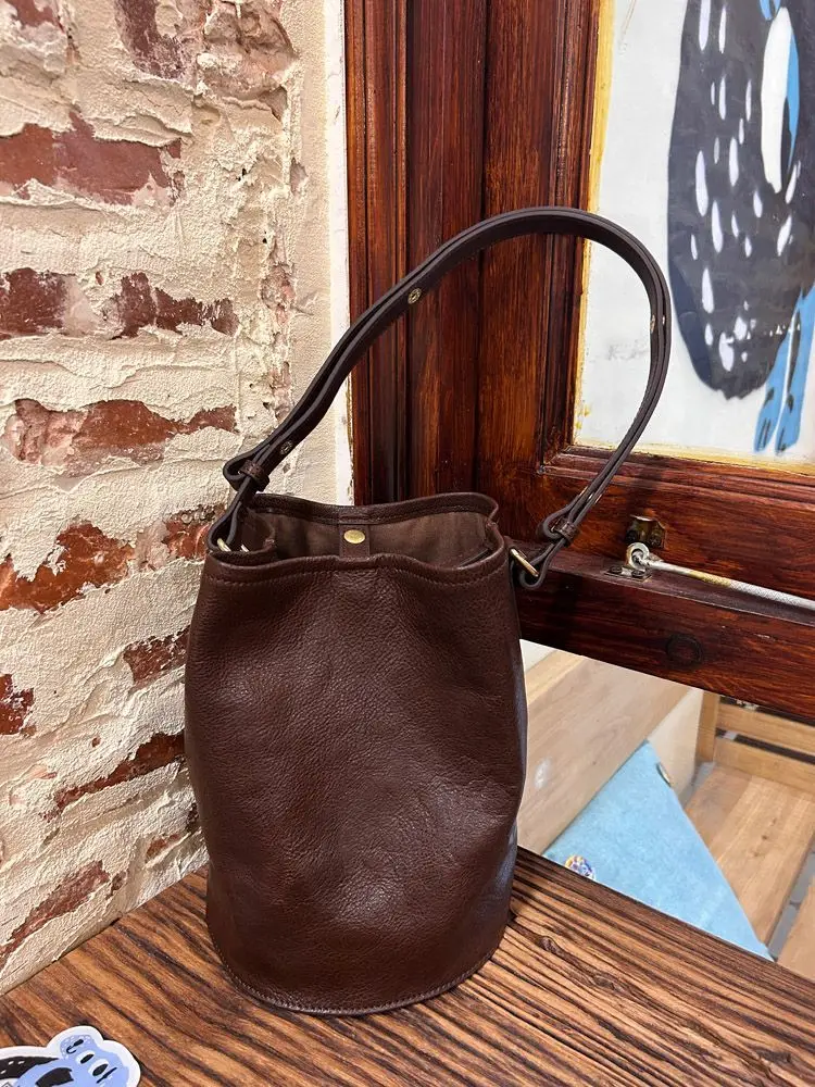 

Large Capacity Niche Commuting One Shoulder Crossbody Bag Retro Bucket Tote Bags