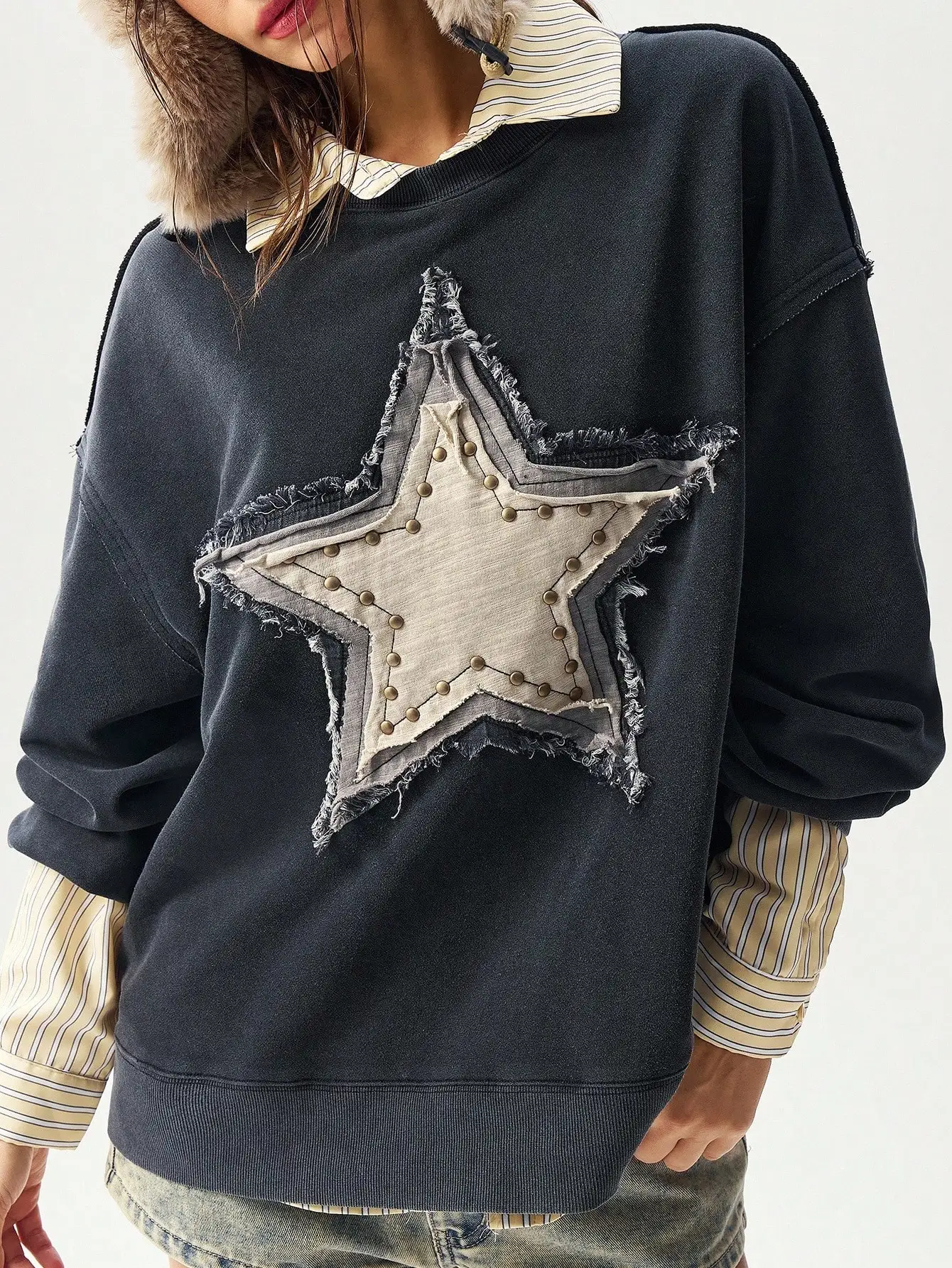 Damska bluza oversize z naszywką w kształcie gwiazdy i ćwiekami, swobodna bluzka na jesień i zimę.