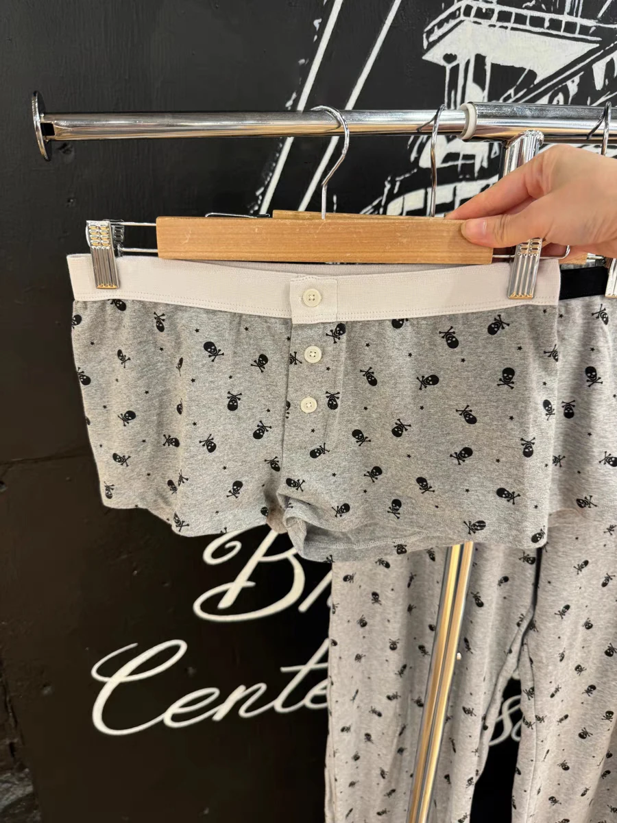 

Pure Cotton Gray Skull Print Shorts Women Summer Stitching White Waist Elastic Three-button Boxer Shorts Cute Home Underwear Y2K
