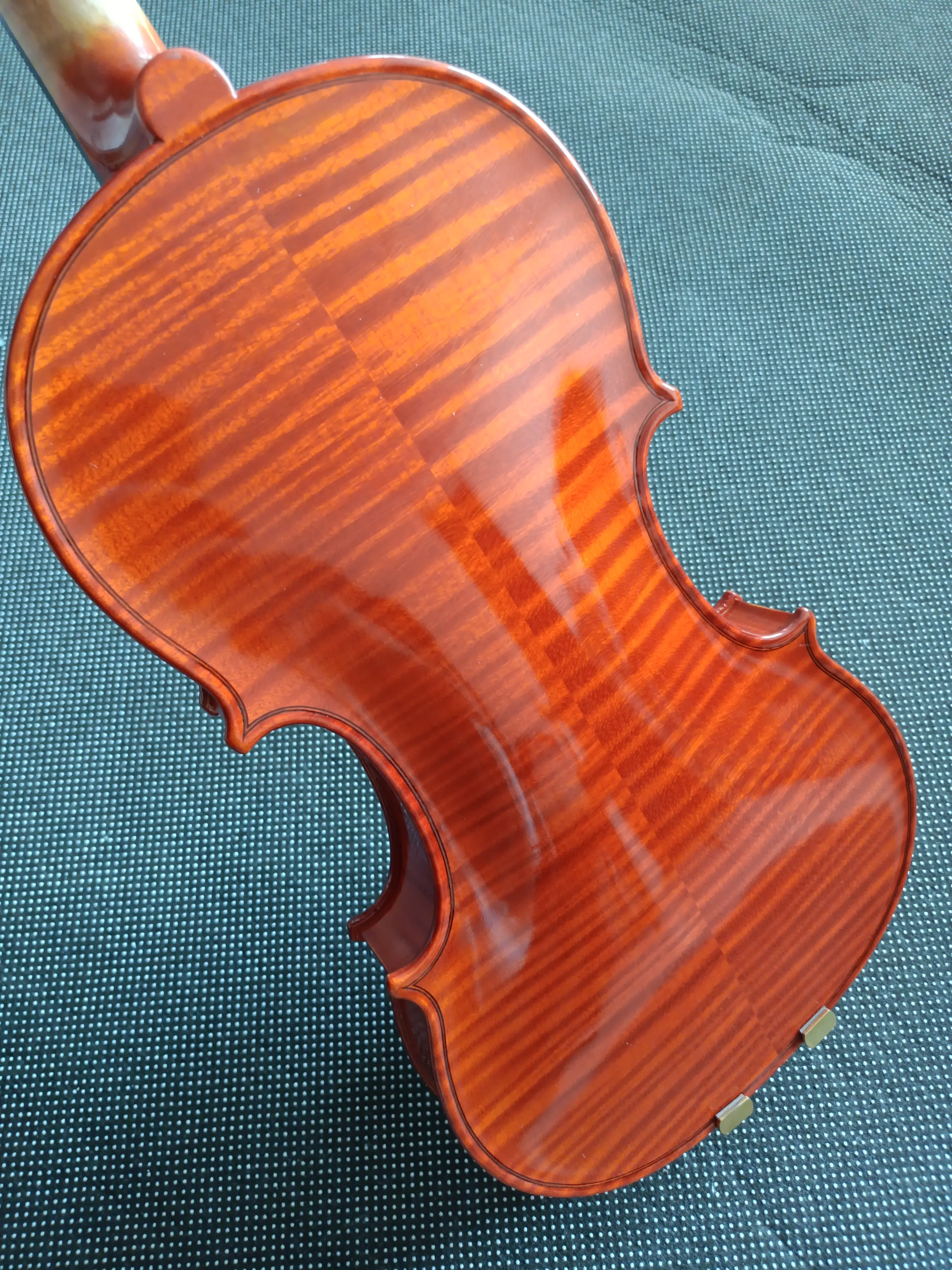 Academic violins, European violins. Beautiful violin, professional performance grade, amber paint