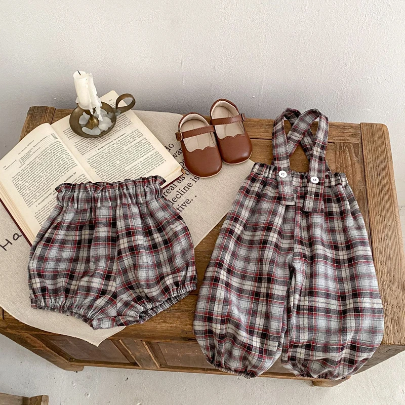 New autumn baby clothing, 0-3 year old girls plaid fashion versatile shoulder strap pants