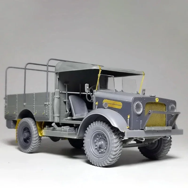 Gecko model 35GM0025 Bedford MWD 15cwt truck Open Cab/Aeroscreen 1/35 assembly model kit Scale