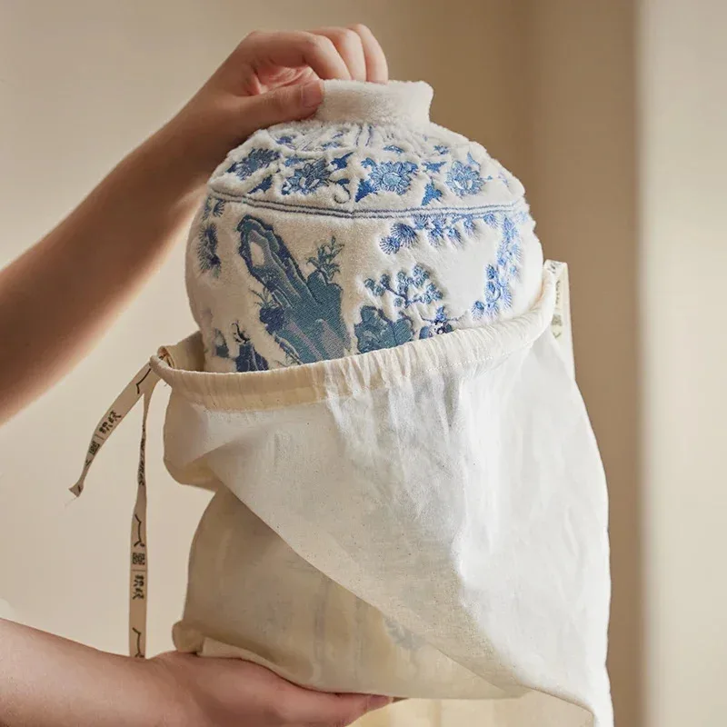 Nanjing Museum, Blue and White e Pillow New Embroidery Chinese Style Creative Ornament