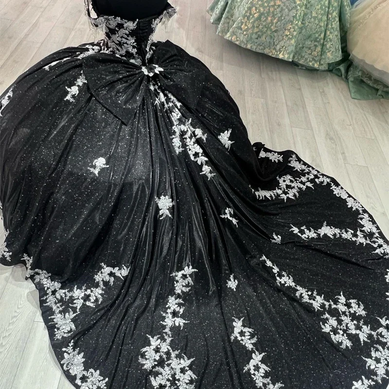 Balck Ball Gown Sweet 16 Quinceanera Dress Off The Shoulder Shiny Appliques Lace Beads Ruffles Vestido De 15 Anos Court Train