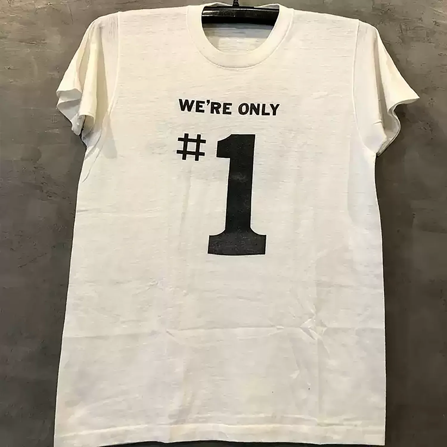 Stylish Small-Scale Minimalist Letter Print T-Shirt Old-School College-Style Casual Short-Sleeved Top for Men And Women.Cotton Short‑Sleeve T‑Shirt, Classic Regular Fit Crew Neck Tee, Soft Breathable Durable Casual Basic Top for Daily Wear               .