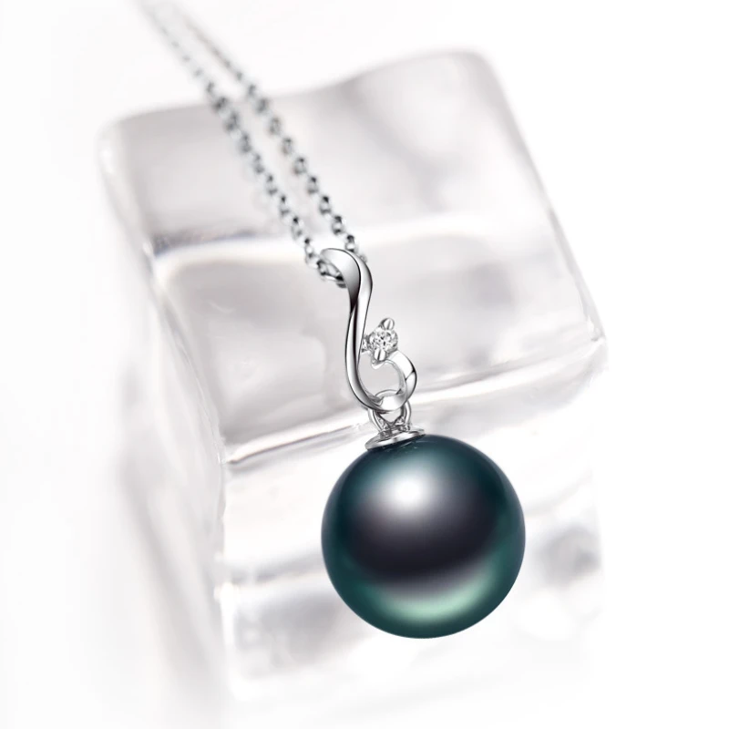 Stunning and Elegant Natural-Looking Tahitian Black Pearl Necklace for Women