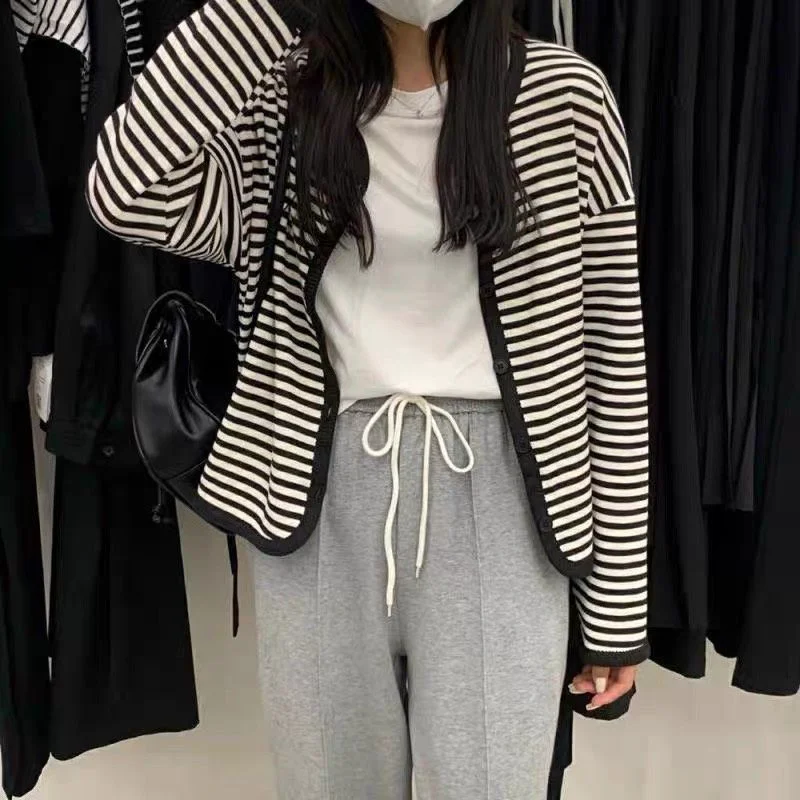 

Вязаный кардиган в черно-белую полоску в стиле ретро для женщин, новый свободный свитер, куртка, топ