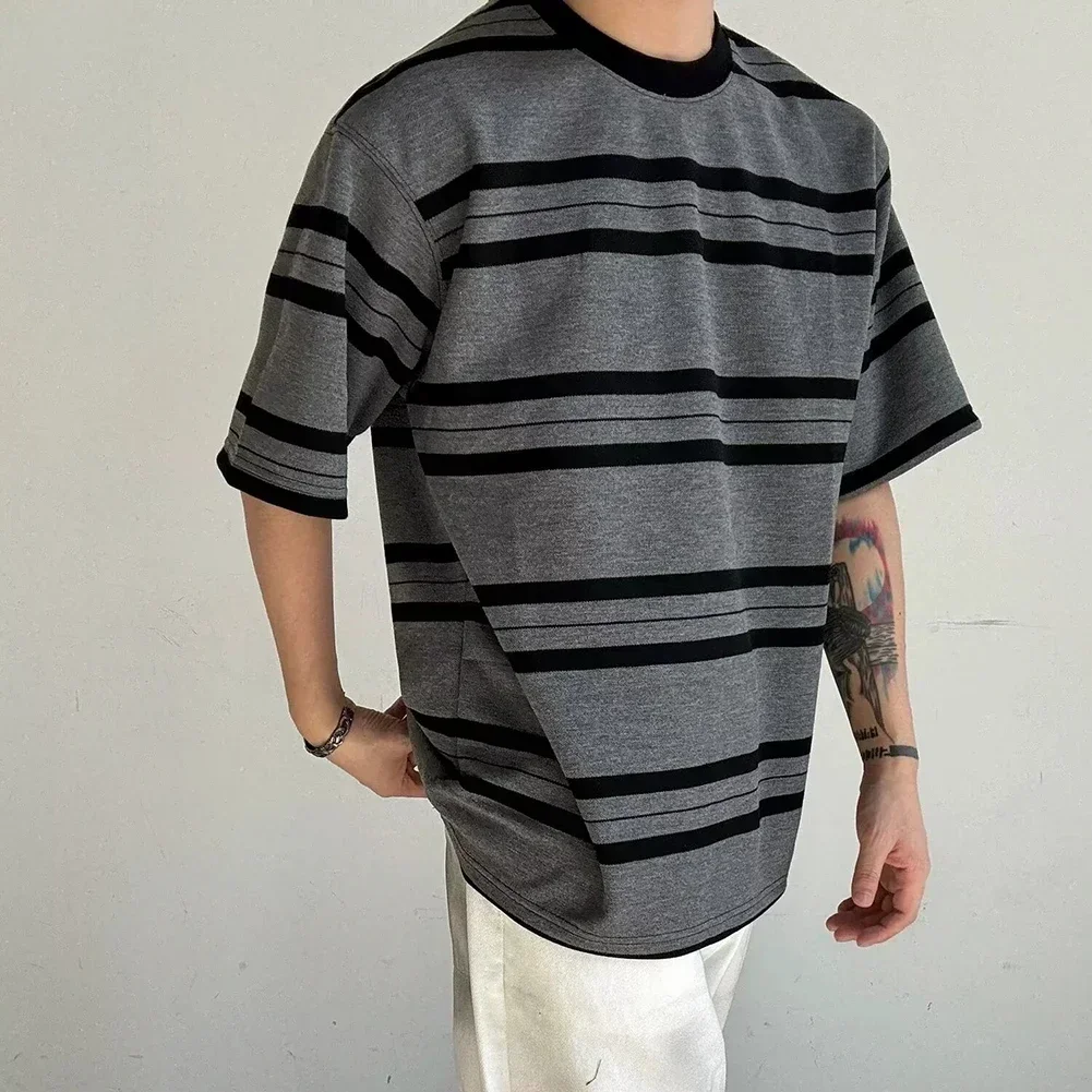 

2XL Свободный крой Повседневные топы Полосатая рубашка с коротким рукавом для повседневного использования Праздничная одежда Стиль с круглым вырезом Полиэфирная ткань Обычная длина для мужчин