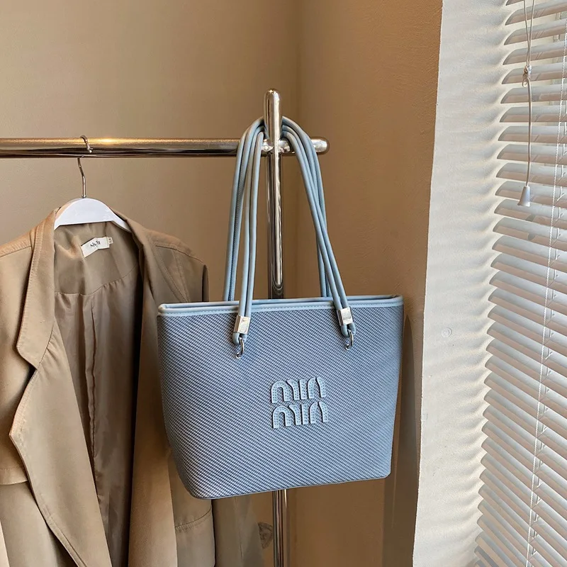 

2025 Spring Summer Niche Crossbody Bag, Women's Bucket Tote Purse, Minimalist Day-to-Night Bag, Textured Sling Bag, Fashion