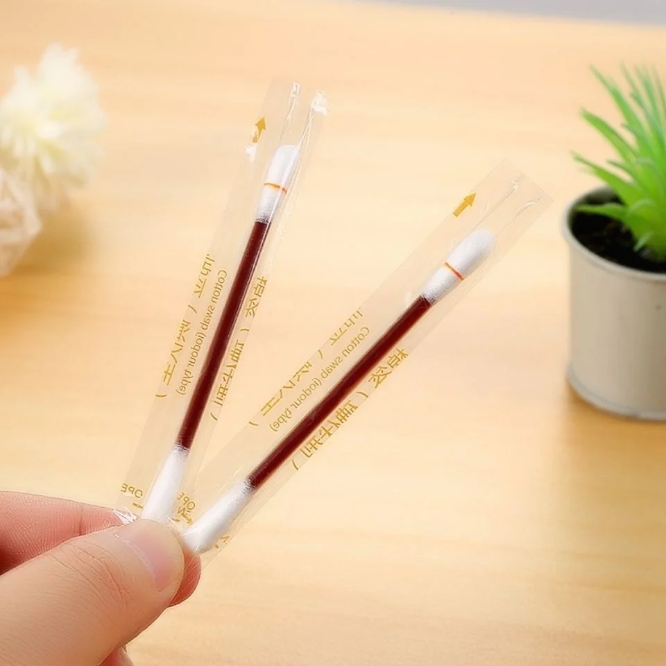 ทิ้ง Iodine Swabs กลางแจ้งอุปกรณ์การแพทย์ Swabs ฝ้ายไอโอดีนบรรจุผ้าฝ้าย Swabs แอลกอฮอล์