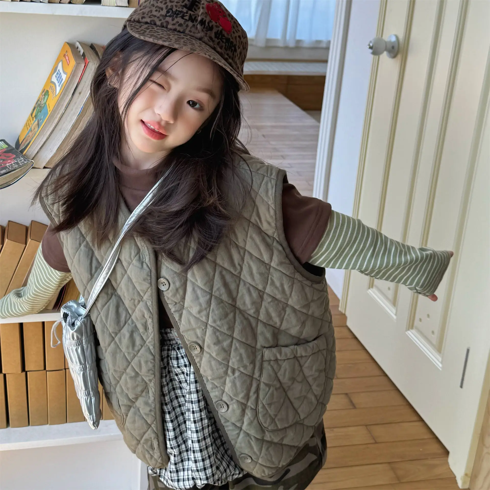 

2025 Winter New Children Sleeveless Warm Vest Cotton Girls Letter Embroidery Thick Coat Fashion Boys Padded Vest Kids Clothes