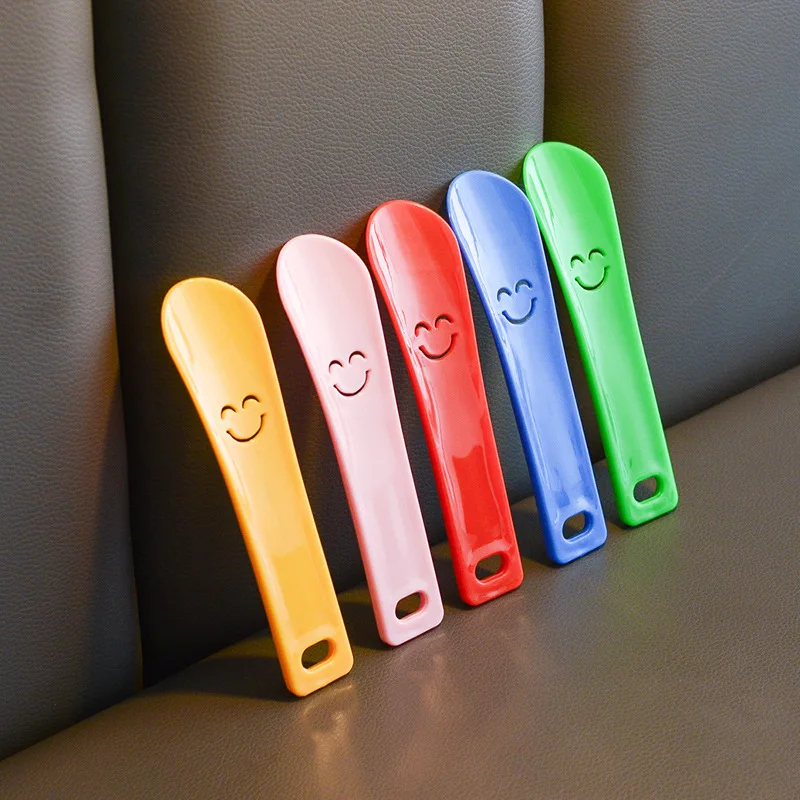 Smiley Face Mini Shoe Horn Hard Plastic Shoe Lifter Portable Shoe Helper Wear Shoe Tool For Home Daily Foot Wearing Assistance