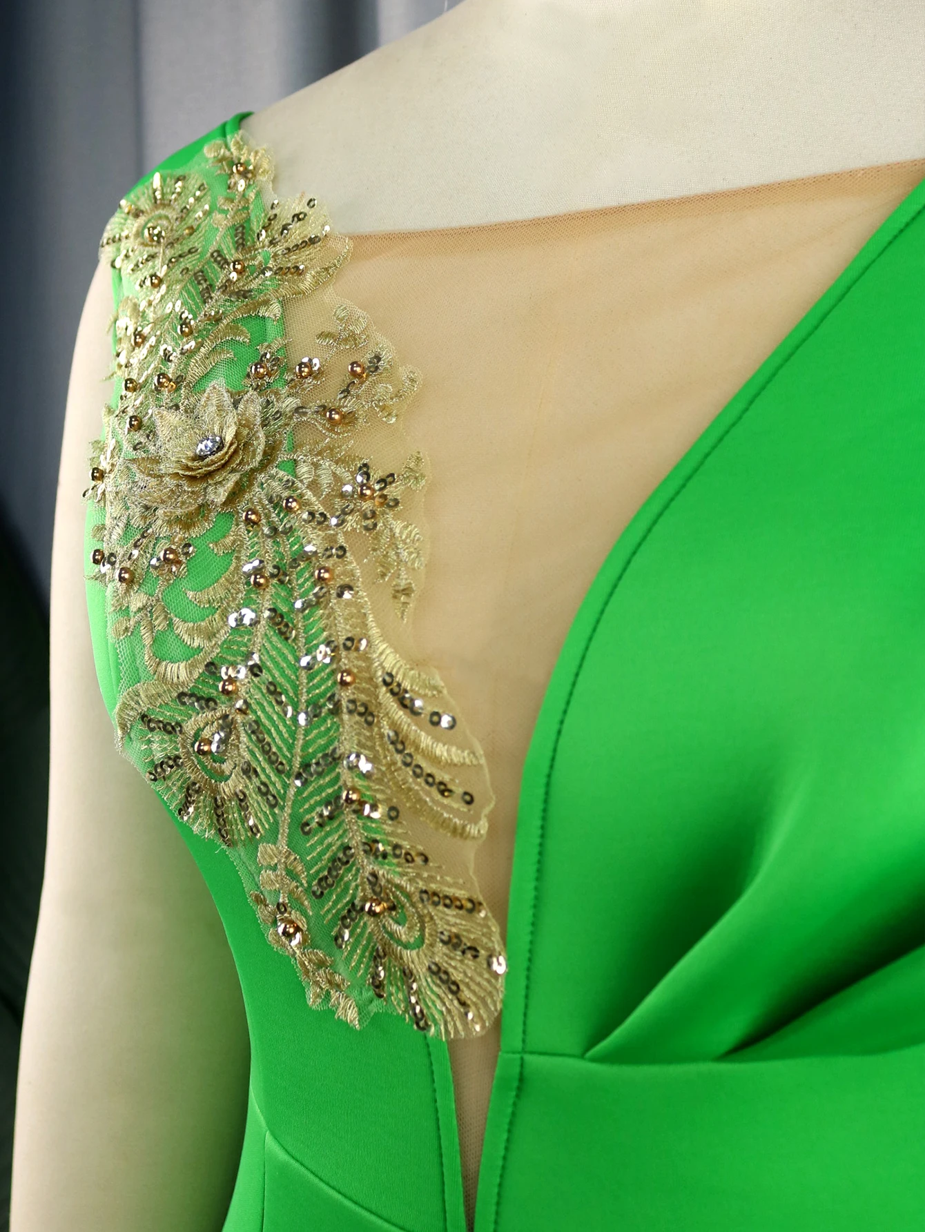 AOMEI Luxury Green Party Evening Dresses For Women Bow V Neck Mesh Applique Long Bodycon Elegant African Prom Gowns Plus Size