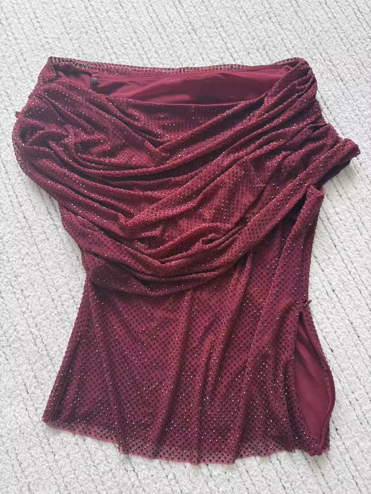 المرأة الساخنة حجر الراين الأحمر تي شيرت قطري الكتف قصيرة الأكمام أزياء السيدات المحملة قمم