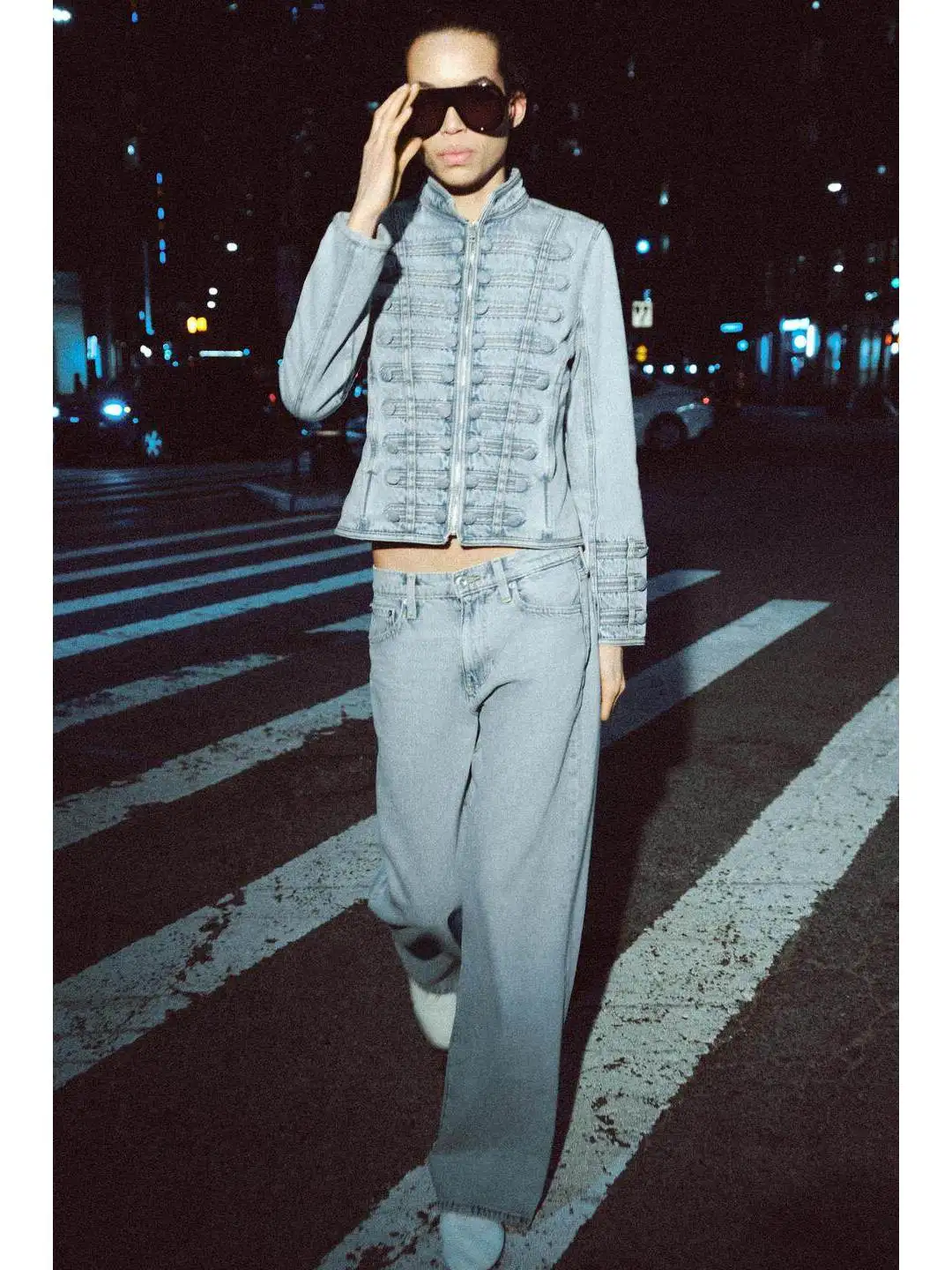 American Retro Washed Distressed Button Embellished Waist-cinching Denim Jacket Short Coat for Women Spicy Girl Style