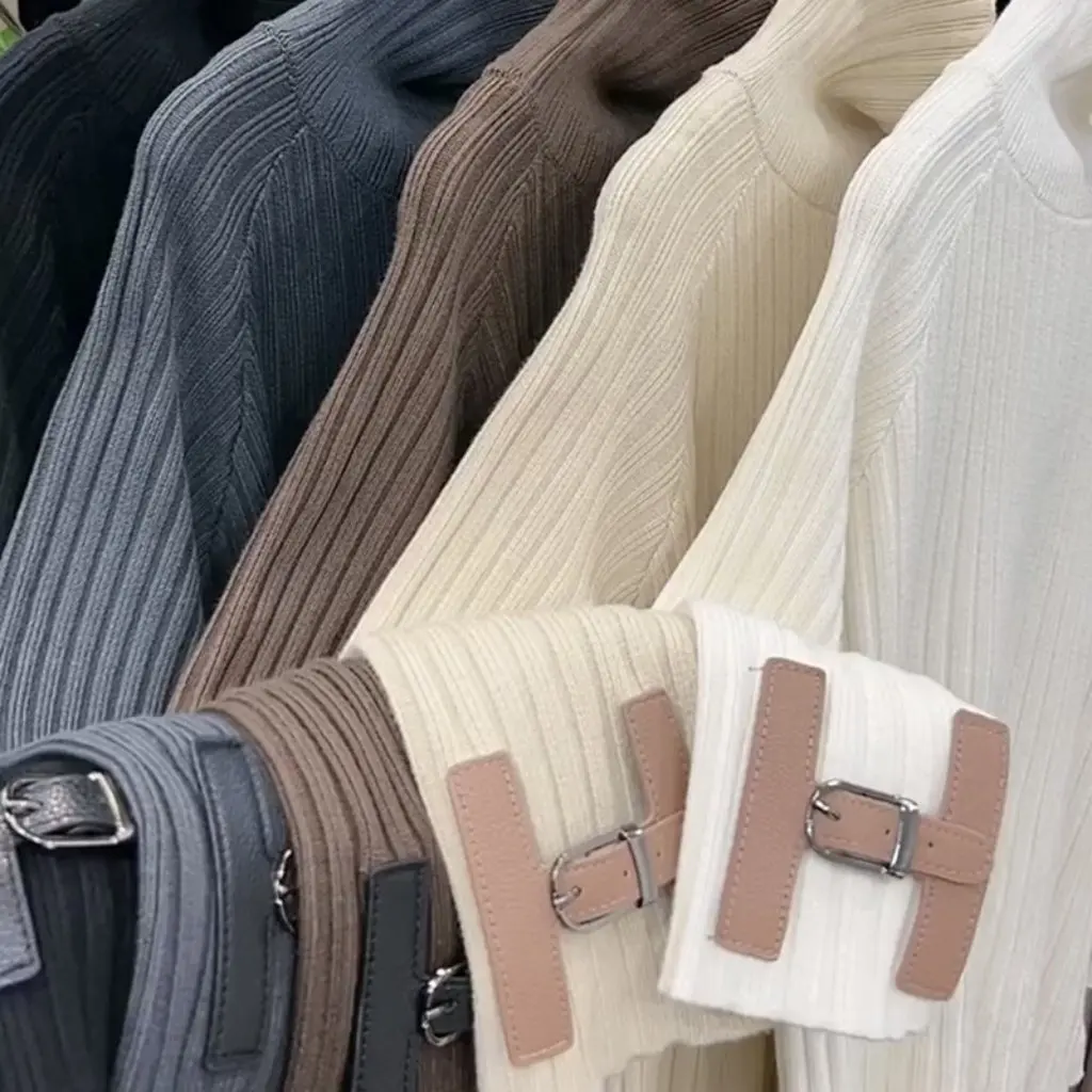 

European Station Fashion High Neck Knitted Base Shirt Top for Women Loose Solid Color Autumn Winter Leather Buckle Stitching