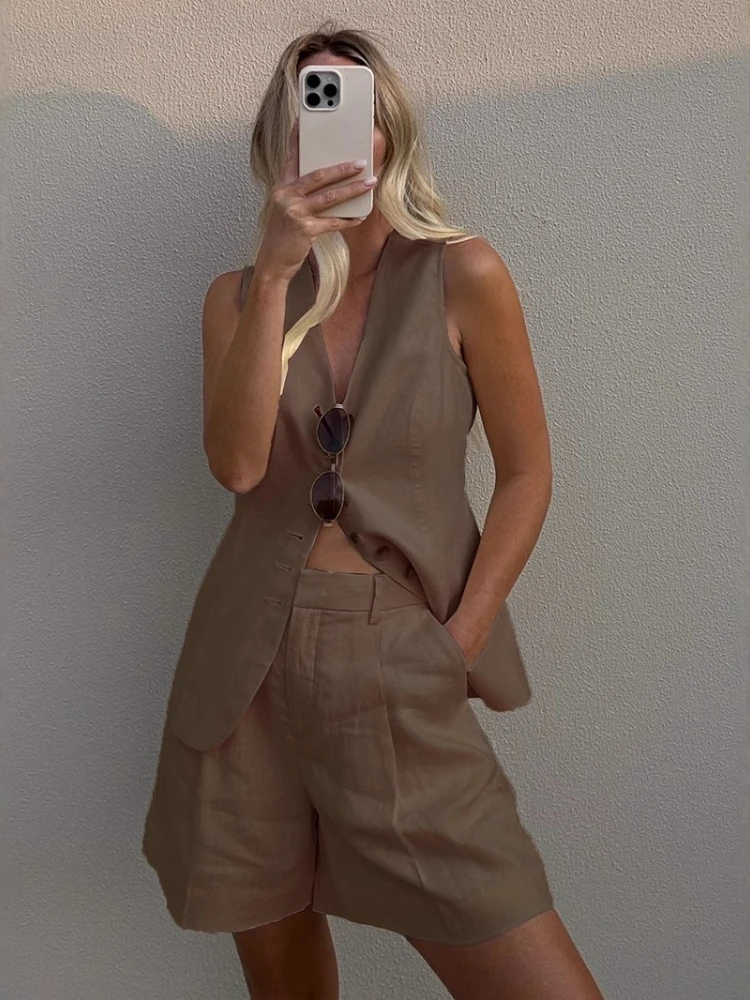Conjunto de dos piezas de moda de verano 2025, chaleco informal de lino y algodón, conjunto de pantalones cortos para mujer, Tops con cuello en V y una botonadura, pantalones cortos de cintura alta