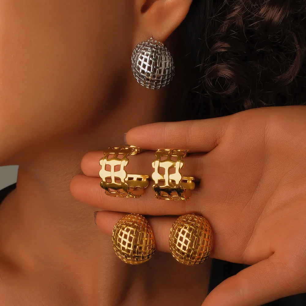 

DIY accessories Guangdong Decoration Titanium Steel 18K Gold Mesh Earrings Metal Advanced Sensitive Zircon C-Shaped Ea