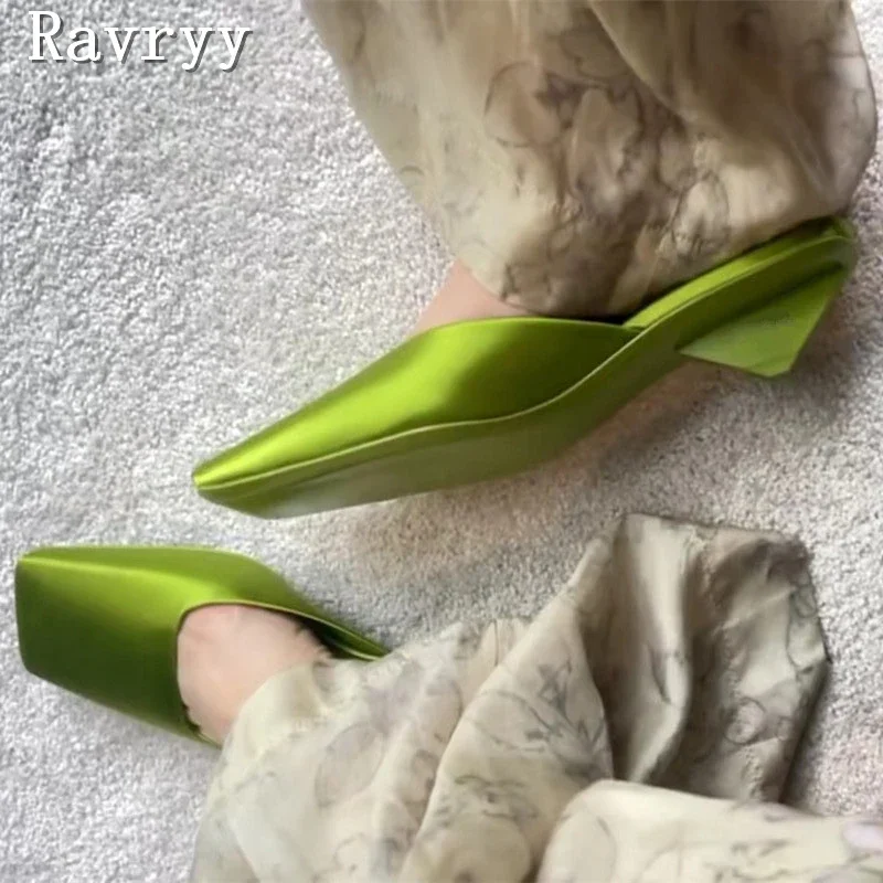 

Женские летние новые зеленые тапочки с квадратным носком, дизайнерские атласные туфли на необычном каблуке, женские вечерние сандалии