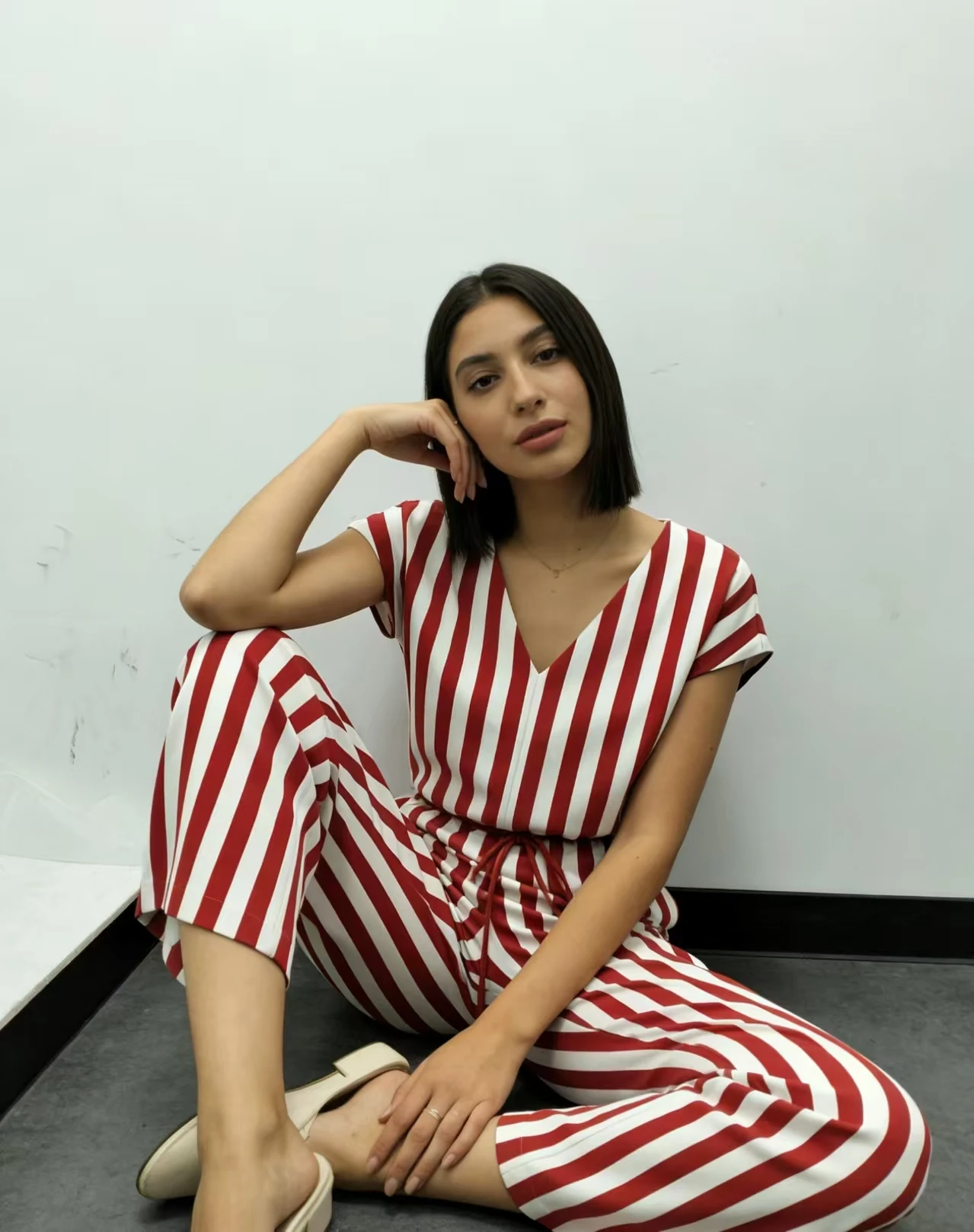 

fenggejiwo Women's High-Quality Striped Jumpsuit V-Neck Belted Striped Romper