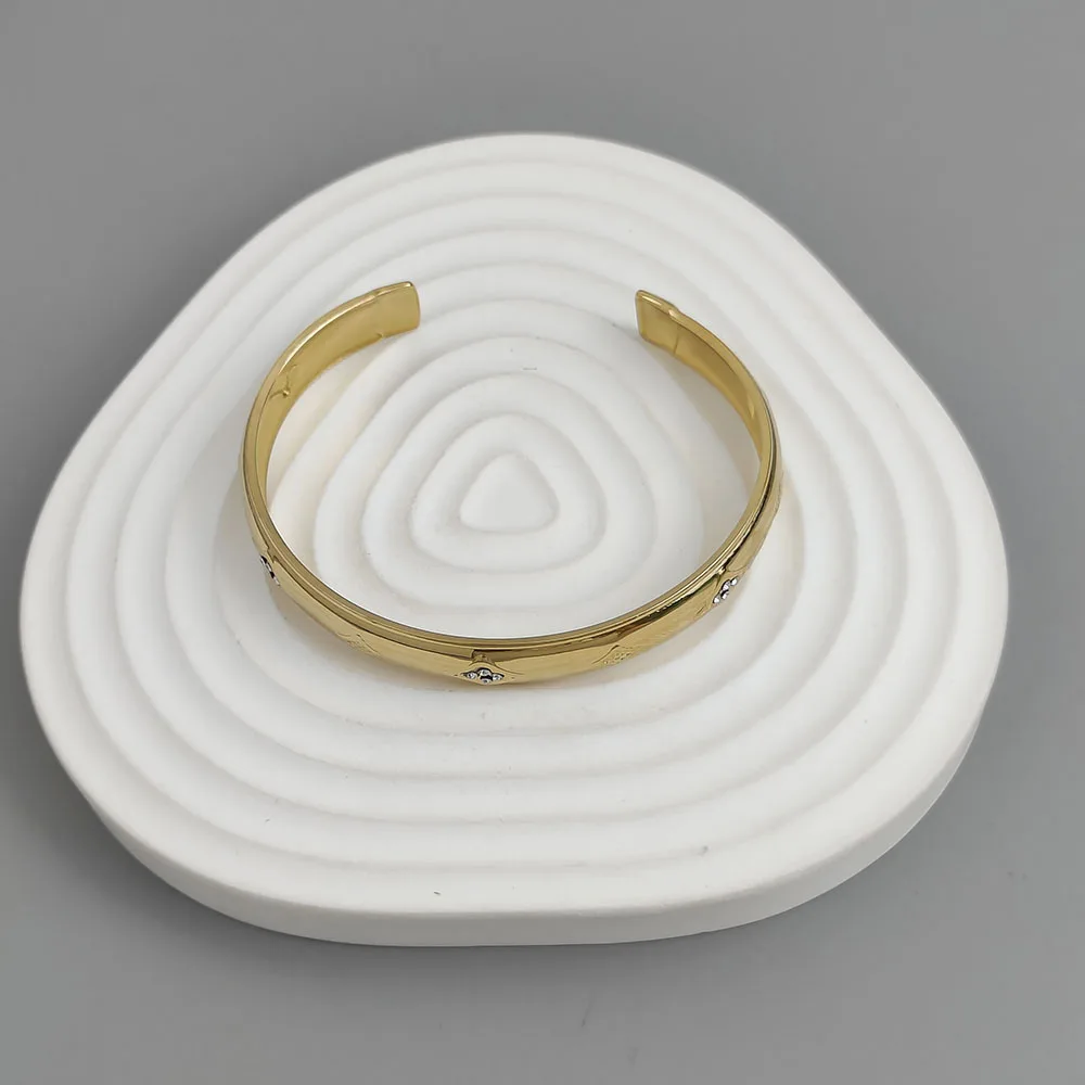 التصميم الأصلي سوار نسائي من الفولاذ المقاوم للصدأ مطلي بالذهب من الزركون بأربع أوراق البرسيم، مقاوم للماء وخالي من الصدأ، سوار للزوجين