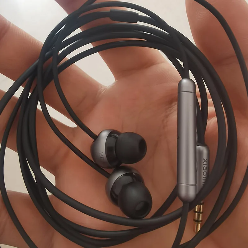 سماعات أذن Xiaomi Pro HD Mi Hybrid Piston Earphone وحدة Microplate المغناطيسية السائل سيليكون الحجاب الحاجز الصوت عالي الدقة
