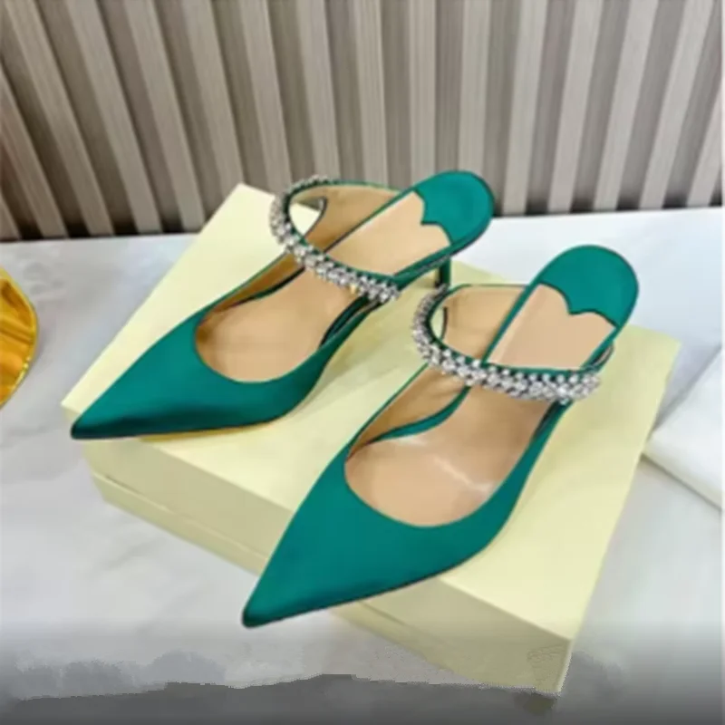 2025 รองเท้าส้นสูงใหม่ของผู้หญิงในยุโรปและอเมริกาสิทธิบัตรหนังชี้รองเท้า rhinestone