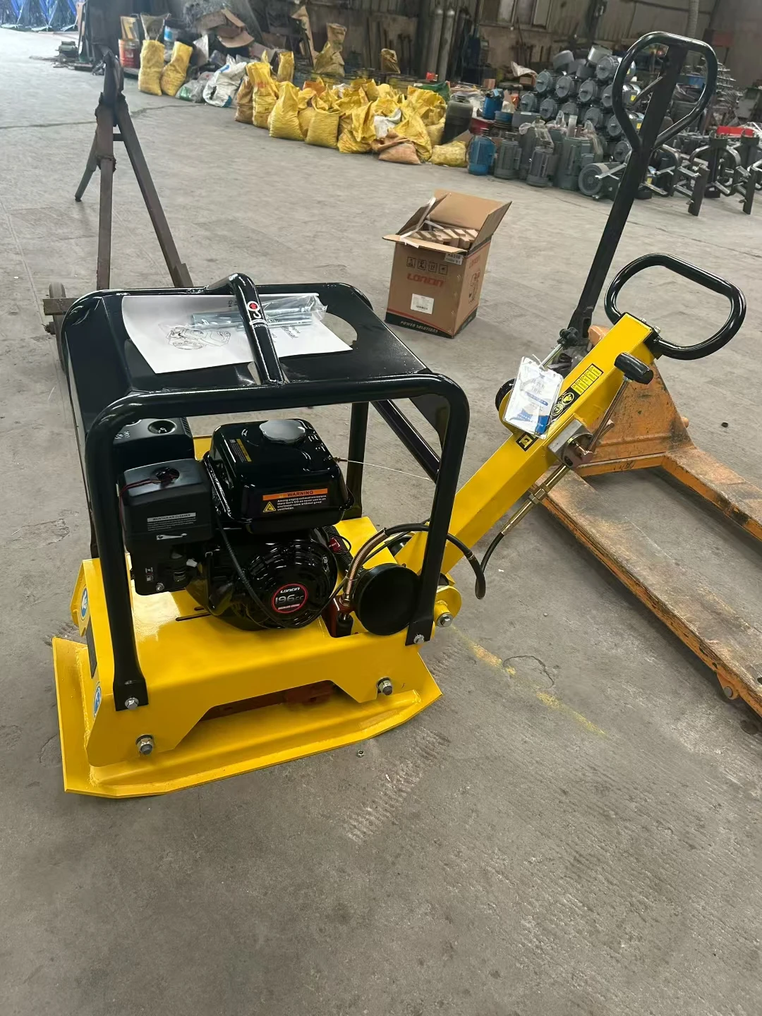 Super Sale 20% Discount on Reversible Vibratory Plate Compactor for Asphalt Pavement and Soil Compaction Optional Honda Engine