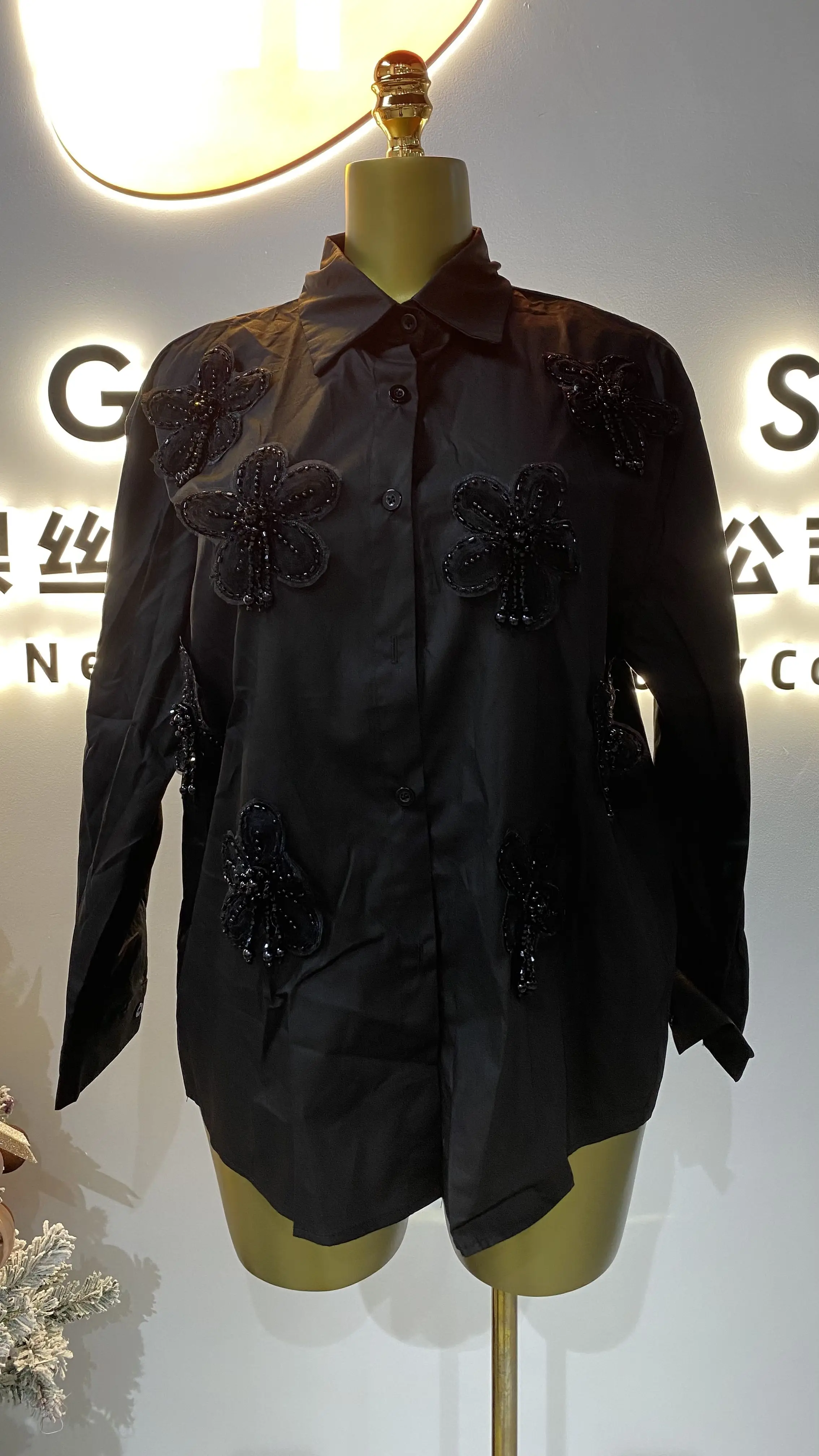 Boutique al por mayor 2025 otoño nueva moda bordado slim fit suelto versátil temperamento camisa de manga larga para mujer-GZMM390