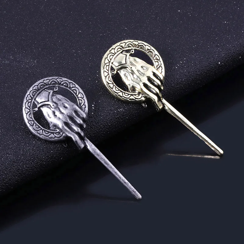 เข็มกลัดมือแห่งอำนาจ ของสะสมจากภาพยนตร์ คอสเพลย์ ของขวัญ ของที่ระลึก  สำหรับผู้ชายและผู้หญิง  ไทรอน แลนนิสเตอร์ ไทวิน เน็ด สตาร์ค ﻿