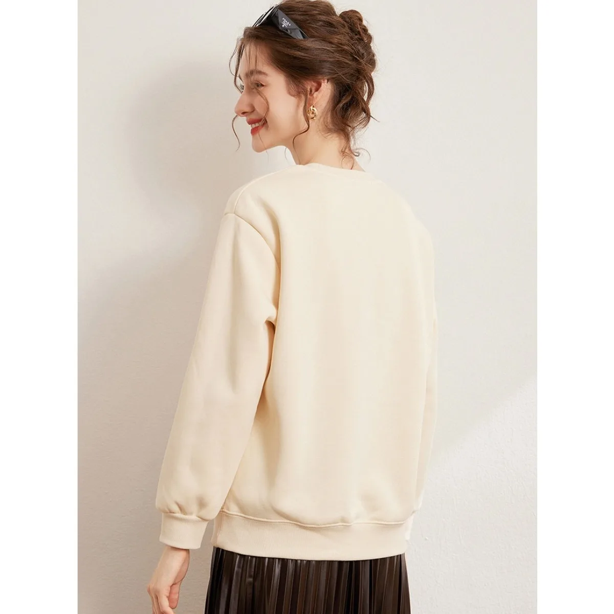 LOUIS YAO Thick Versatile Round Neck Women's Casual Sweatshirts 2025 Winter Winter Thick Velvet Hoodie Personalized Printed Tops